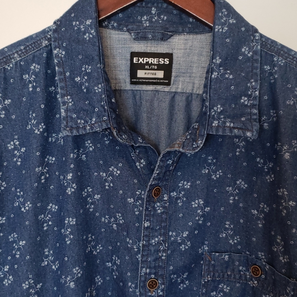 🔥3/$45 or 5/$60🔥  EXPRESS Fitted Floral Print Denim Shirt
